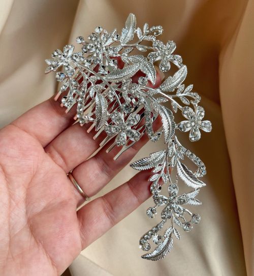 Accesoriu tip Pieptan