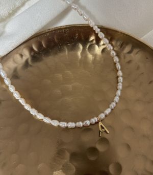Colier perle de cultura cu initiala - electroplacat aur 18K - stil 