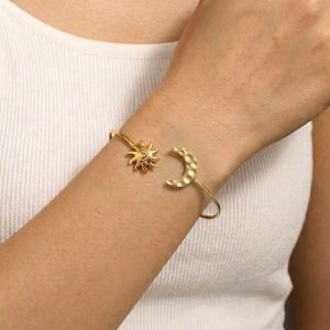Bratara bangle